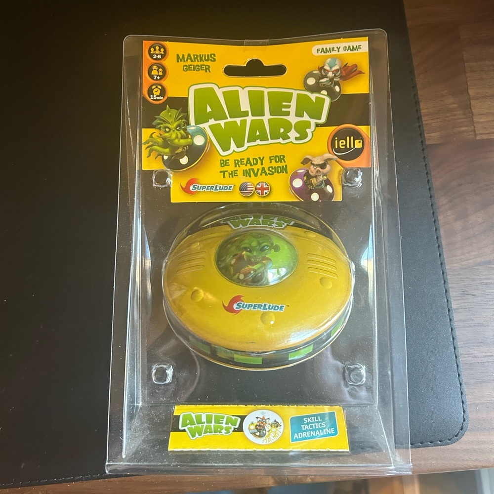 Alien Wars Family Game by Iello